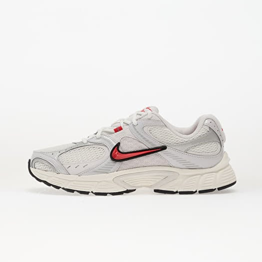 NIKE V5 RNR
Summit White/ Fire Red-Platinum Tint