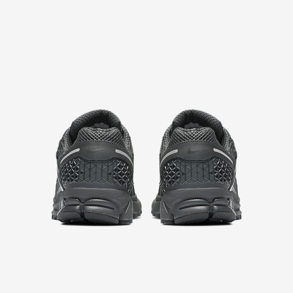 NIKE Zoom Vomero 5.  Black-Out