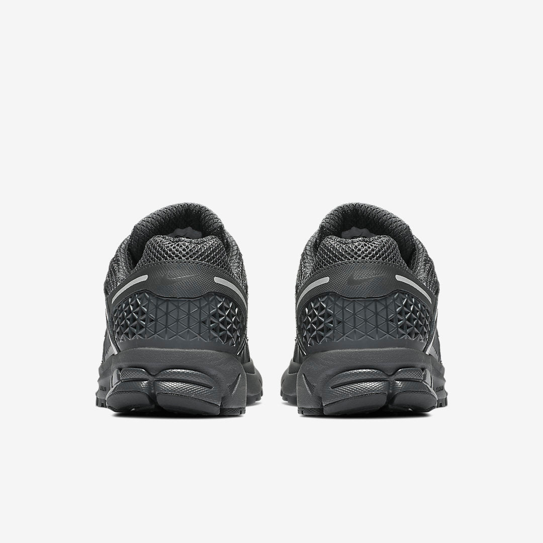 NIKE Zoom Vomero 5.  Black-Out