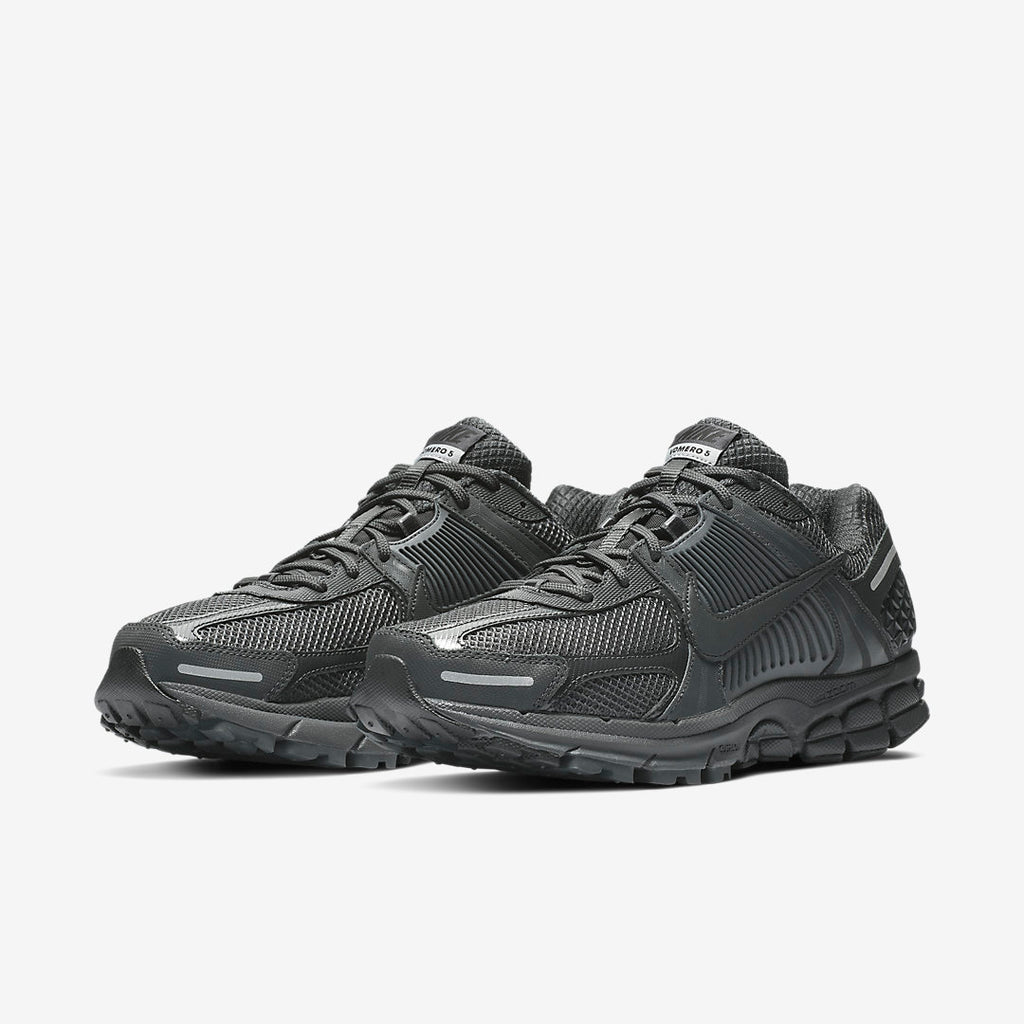 NIKE Zoom Vomero 5.  Black-Out