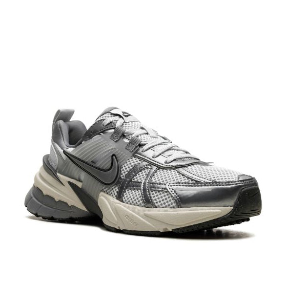 Nike  V2K Run "Platino Puro/Gris Lobo"