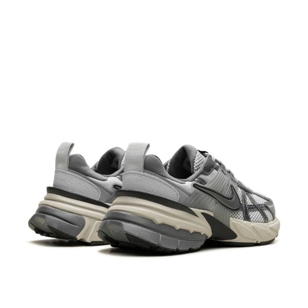 Nike  V2K Run "Platino Puro/Gris Lobo"