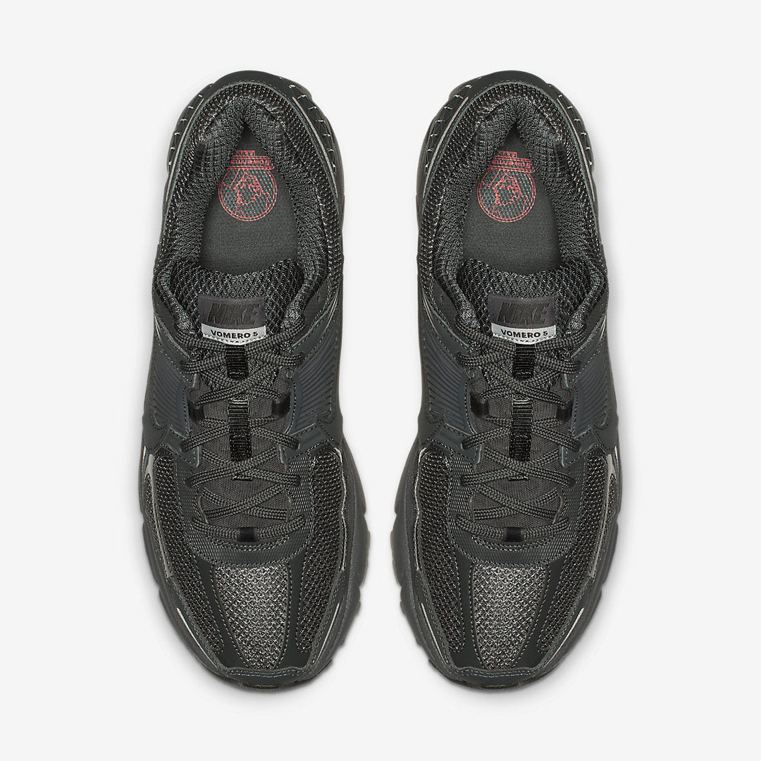 NIKE Zoom Vomero 5.  Black-Out